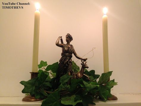 My NEMORALIA altar to DIANA More info on: https://www.youtube.com/watch?v=e6k_WtbF2O0&list=PLabDxfGj6LIexV4a_OhT5kzqOE_nzgO1g&index=1 Diana Altar, Roman Paganism, Goddess Ishtar, Diana Goddess, Red Goddess, Goddess Diana, Pagan Holidays, Goddess Of The Hunt, Green Witchcraft