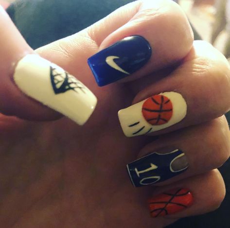 #basketballnails #karathenailgoddess #nails #winternails #teamnails #AKE10🏀💚💙🐻 Basketball Mom Nails, Short Basketball Nails, Nails Basketball, Basketball Nails Acrylic, Blue Basketball Nails, Basketball Nails Designs, Basketball Nail Art, Basketball Manicure, March Madness Nails