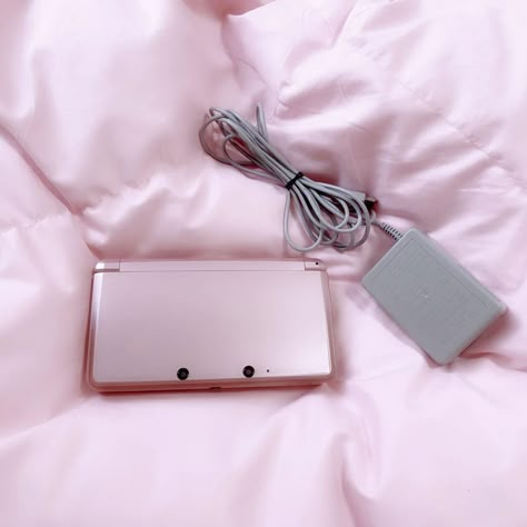 nintendo ds 3ds lite xl pink tech girly coquette pinkcore cute core cutecore kawaii kawaiicore aesthetic pastel 3ds Aesthetic, Pink 3ds, Kawaiicore Aesthetic, Nerd Aesthetic, Cute Core, Carrie White, Girly Coquette, Time Lord, Busch Gardens