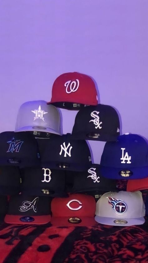 Custom Fitted Hats, Swag Hats, Streetwear Hats, Parfum Victoria's Secret, Mlb Hats, Swag Pics, Dope Hats, Hat Aesthetic, Pretty Hats