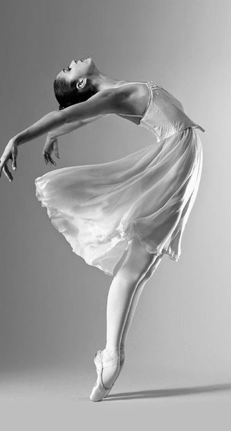 Ballet Beauty, 얼굴 드로잉, Ballet Poses, Ballet Inspiration, Siluete Umane, Ballet Photos, Personal Aesthetic, Ballet Photography, Royal Ballet