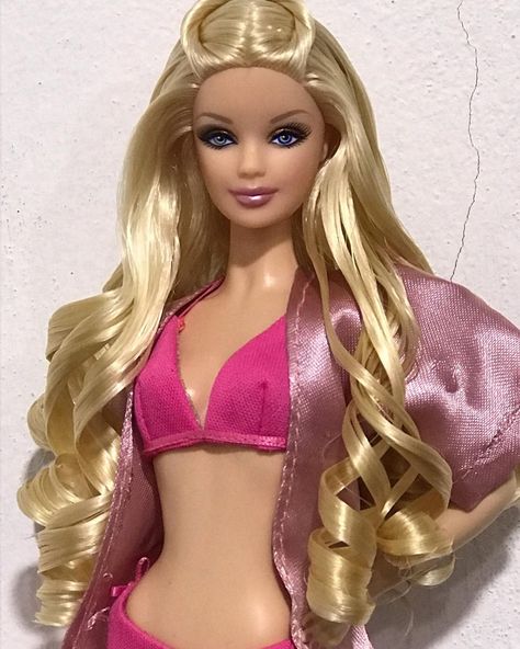 Barbie Doll Aesthetic, Barbie Photography, Barbie Repaint, 2000s Barbie, Baby Doll Hair, Barbie Drawing, Doll Aesthetic, Barbie Hair, Aesthetic Fits