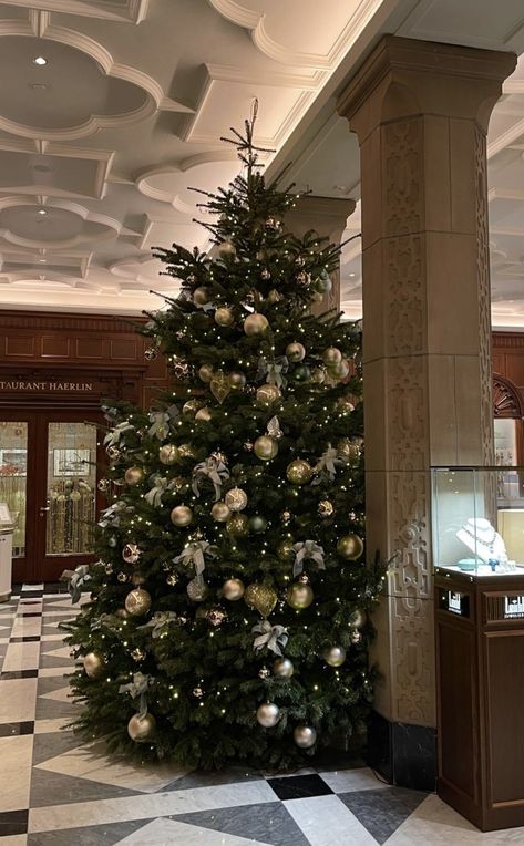 Rich Christmas, Romanticizing Life, Christmas Feeling, Classy Aesthetic, Hamburg Germany, Seasons Of The Year, Four Seasons Hotel, Winter Aesthetic, Christmas Aesthetic