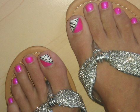 I had this look in June except I used turquoise instead of pink. I'll definitely be using this design again. Cute Pedicures, Toenail Art, Nails Toes, Toenail Designs, Cute Nail Polish, Zebra Nails, Summer Toe Nails, Pedicure Designs, Botox Fillers