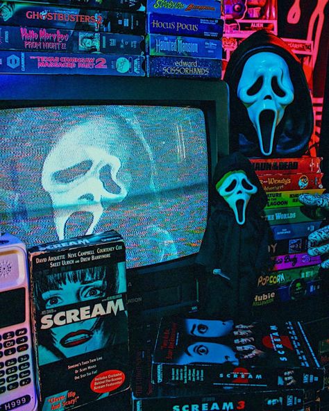 80s Horror Aesthetic Wallpaper, Horror Room Decor, Black Lights Bedroom, Movie Bedroom, 90s Horror Movies, Horror Room, 80s Horror, Scream Movie, Dark Home Decor