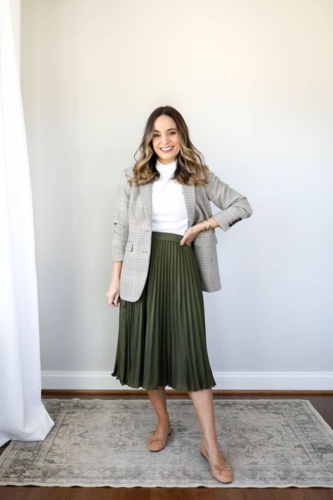 Three ways to wear a pleated skirt | petite style | pleated skirts outfits | petite blogger | midi skirts outfits Green Midi Skirt Outfit, Green Pleated Skirt Outfit, Pleated Midi Skirt Outfit, Green Skirt Outfits, Pleated Skirt Outfits, Rok Midi, Skirt Outfit Fall, What Shoes To Wear, Green Pleated Skirt