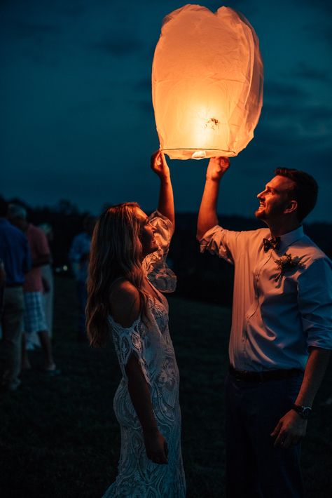 Lantern Festival Photography, Couple Lantern Photos, Sky Lanterns Photography, Lanterns Photography, Festive Photography, Lantern Fest, Lantern Photography, Floating Lanterns, Wedding Photoshoot Props