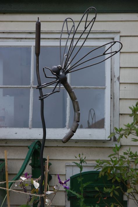 Dragonfly at Hobbans Farm Diy Welding Projects, Welding Projects Ideas, Metal Sculpture Artists, Welding Art Projects, Diy Welding, Metal Tree Wall Art, Metal Yard Art, Metal Welding, Metal Garden Art