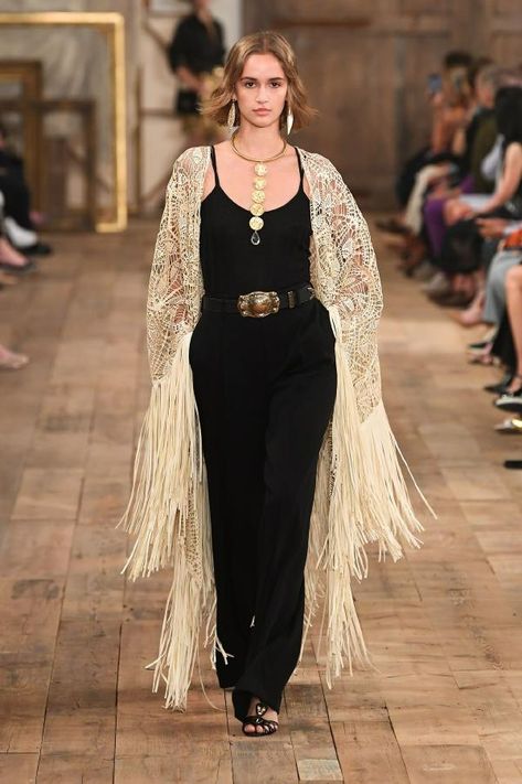 Ralph Lauren Spring Summer 2024 Fashion Show جورج حبيقة, Ralph Lauren Runway, Western Chic Fashion, Looks Hippie, Estilo Hippie Chic, Ralph Lauren Looks, Ralph Laurent, Ralph Lauren Womens Clothing, Boho Inspo