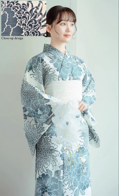 Kimono Women Traditional, New Years Kimono, Blue Kimono Traditional, Japanese Art Woman, Traditional Kimono Japan, Woman Kimono, Yukata Women, Japanese Kimono Fashion, Kimono Styles