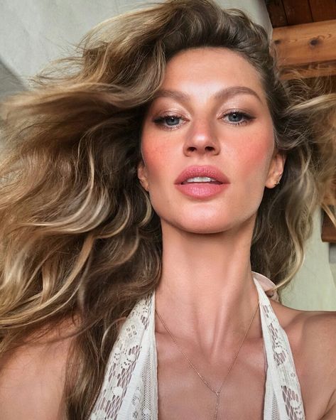 Gisele Bundchen Hair, Gisele Bundchen Style, Hung Vanngo, Gisele Caroline Bündchen, Gisele B, Models 90s, Gisele Bündchen, Gisele Bundchen, Hair Envy