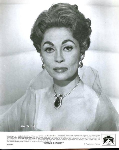 "MOMMIE DEAREST" (1981) Mommie Dearest Movie, Mommie Dearest, Black And White Movie, Faye Dunaway, Mommy Dearest, Joan Crawford, Movie Photo, 8x10 Photo, Best Actress