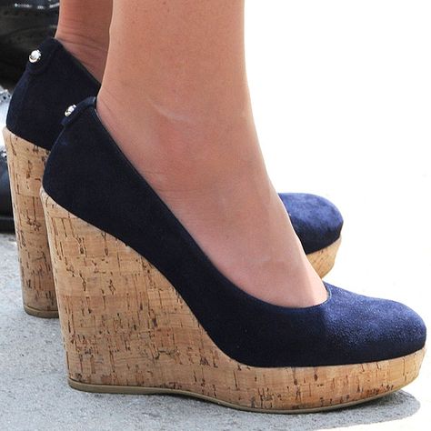 Kate Middleton in Stuart Weitzman Corkswoon wedge Wedge Pumps Outfit, Kate Middleton Wedges, Kate Middleton Shoes, Next Shoes, High End Shoes, Elegant Heels, Kate Middleton Style, Shoe Inspiration, Wedge Pumps