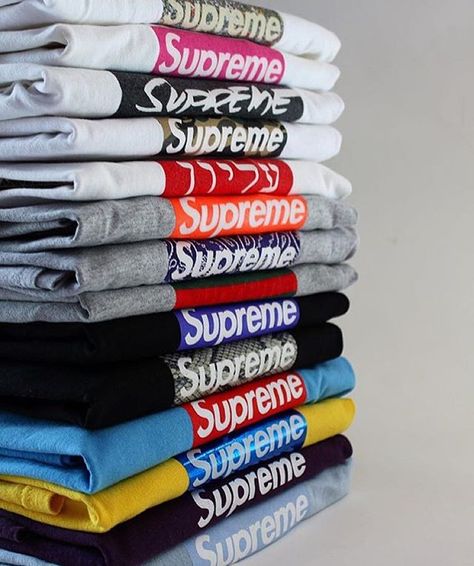 #Supreme #logotees Supreme Clothing, Hypebeast Fashion, Supreme T Shirt, Supreme Wallpaper, Box Logo, Urban Wear, Riga, Mode Vintage, Mens Streetwear