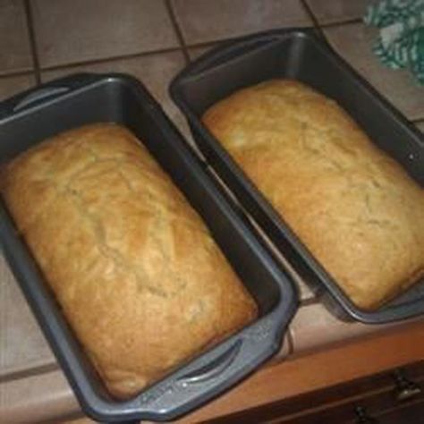 Whole Wheat Zucchini Bread, Pear Recipes Easy, Pear Dessert Recipes, Pear Bread, Ginger Pear, Pear Sauce, Canned Pears, Pear Dessert, Muffin Bread