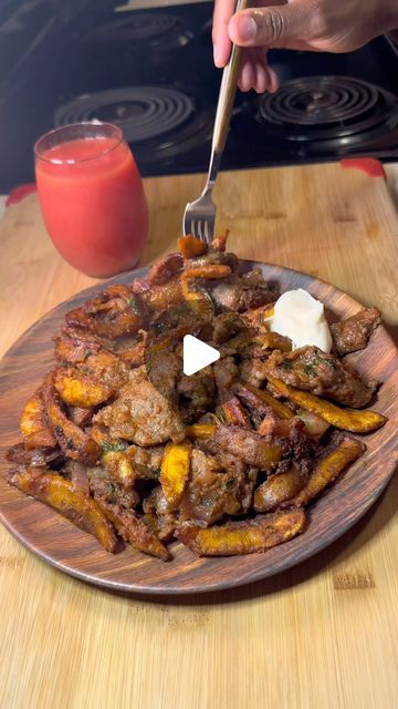 softtouchcuisine on Instagram: "Beeftek (A Plantain Delight😍)
#plantain #plantainlovers" Braised Fish Recipe, Savory Plantain Recipes, Ripe Plantain Recipes Healthy, Cook Plantains, West African Plantain, Unripe Plantain, Braised Fish, African Dishes, Plantain Recipes