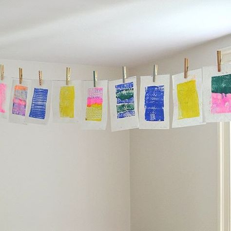 Diy Cardboard Easel, Clothespin Pictures, Hanging Student Work, Hanging Kids Art, Cardboard Easel, Clothespin Art, Table Easel, Neon Painting, Make A Table