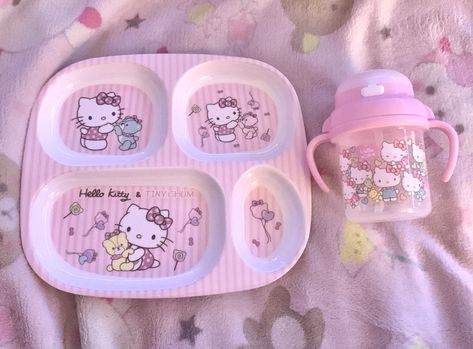 Ageregre Food, Lil Space Aesthetic, Hello Kitty Baby Stuff, Hello Kitty Nursery, Hello Kitty Baby, Hello Kitty Rooms, Charmmy Kitty, Kitty Baby, Barbie Party