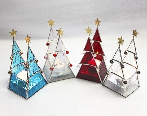 Christmas Candle Holders Diy, Glass Christmas Trees, Stained Glass Candle, Christmas Candles Diy, Stained Glass Candle Holders, Stained Glass Candles, L'art Du Vitrail, Christmas Tree Candle Holder, زجاج ملون