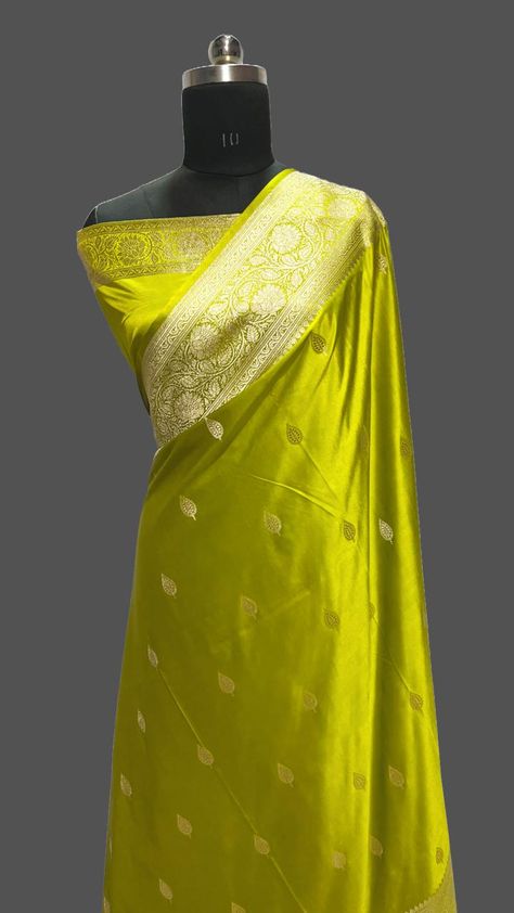 Banarasi Handloom Mashru Silk Saree, Gift Indian Saree, an elegant Saree for Women in the USA, UK, Canada, Australia and all over the world. Plain Silk Saree, Saree Plain, Saree Patola, Saree Kanchipuram, Peach Saree, Saree Wearing, Grey Saree, Kanjivaram Saree, Saree Floral