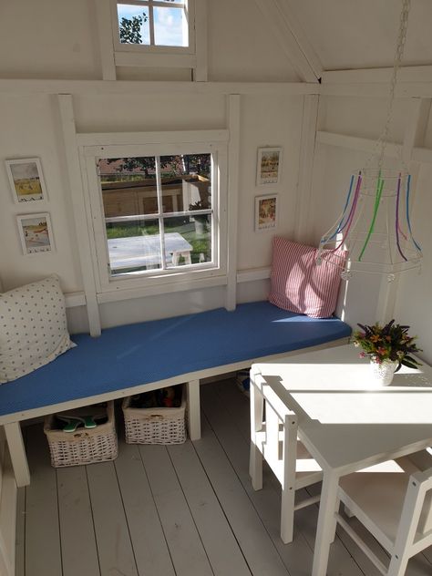 Inside Kids Playhouse Interior Ideas, Small Playhouse Interior, Playhouse Interior Ideas Small, Inside Playhouse Ideas, Outdoor Playhouse Interior Ideas, Cubby House Interior, Kids Playhouse Interior, Play House Interior, Outdoor Playhouse Interior