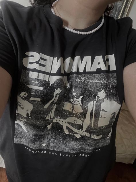 Band Tshirt Aesthetic, Ramones Aesthetic, Nirvana Shirt Aesthetic, Nirvana In Utero Shirt, Ramones Shirt, Ramones, Outfits Aesthetic