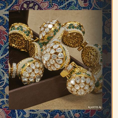 Pacheli Bangle Designs, Polki Gajra Bangles, Kundan Polki Bangles, Gold Gajra Bangles, Pacheli Bangle Diamond, Gajra Bangles, Rajwada Jewellery, Pacheli Bangle, Jadau Bangles