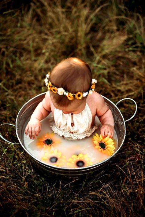 Baby Bath Photoshoot, Outfits With Bows, Outfit Ideas Photoshoot, Laughing Pictures, Bath Photoshoot, Baby Milk Bath, Milk Bath Photos, Fall Baby Pictures, Family Photo Inspiration