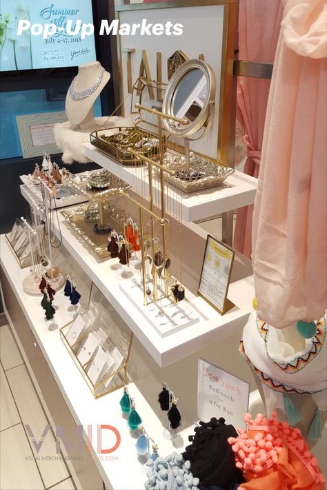 When you have a small section in a pop-up space such as a trade show or retail market, it is crucial to pre-plan your creative displays to make the most of the space. Too many products, and the clients won't see anything! What is the right balance? Get in touch to get your visual merchandising identity in place! vm-id.com Jewelry Pop Up Shop, Small Boutique Ideas, Retail Visual Merchandising, Retail Marketing, Trade Show Booth Design, Retail Merchandising, Show Booth, Creative Display, Small Boutique