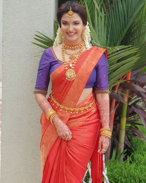 Honey Rose on Instagram: “Doctor Vandhana in Big Brother...” Rosé Hot, Indian Bridal Photos, Honey Rose, Orange Saree, Rose Photo, Rose Images, Red Blouse, Beauty Images, South Indian Bride