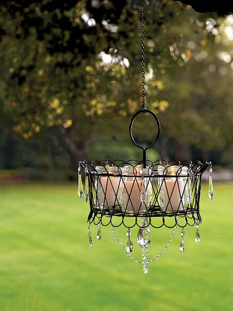 Jardim Diy, Garden Hacks, Outdoor Chandelier, Garden Balcony, Diy Outdoor Decor, Diy Chandelier, Candle Chandelier, Have Inspiration, Wire Basket