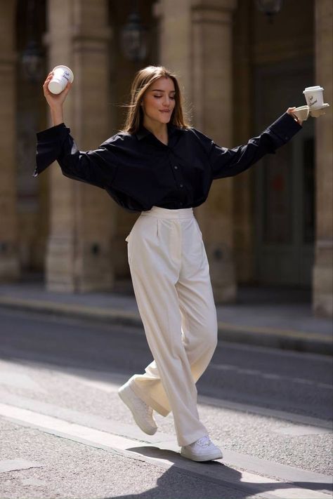 Korean Fashion Outfits, Europe Outfits, Modest Fashion Outfits, Casual Style Outfits, White Pants, Trending Dresses, Style Outfits, Outfits Casuales, Travel Outfit