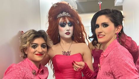 chappell roan, eliza petrosyan & lucy ritter backstage at NPR tiny desk. (via lucyritter on ig)  march 21st, 2024 Chappell Roan Makeup Tiny Desk Concert, Chappell Roan Tiny Desk, Concert Behind The Scenes, Npr Tiny Desk, Chapelle Roan, Tiny Desk Concert, Chappel Roan, Midwest Princess, Tiny Desk