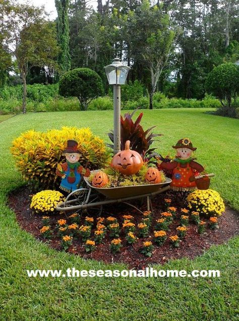 20 DIY Outdoor Fall Decorations That'll Beautify Your Lawn And Garden - Easy diy projects! #diy #fall #decorating #crafts #outdoordecor #handmade #garden #lawn Fall Yard Decor, Fall Landscaping, Outside Fall Decor, Balkon Decor, Meteor Garden 2018, Halloween Tattoo, Fall Is Coming, Garden Crafts Diy, Fall Deco