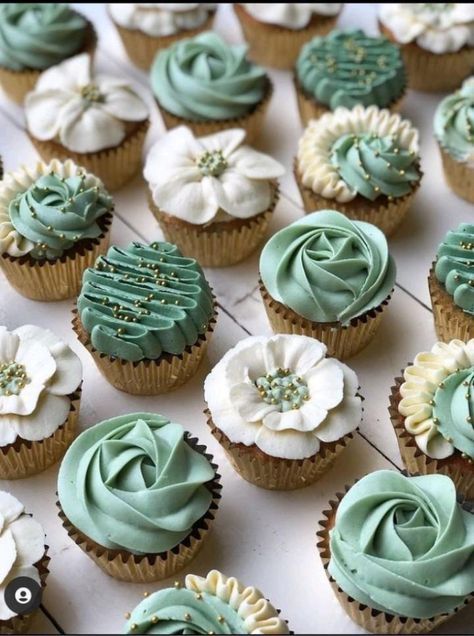 Natural Cupcake Decorations, Green Cupcakes Birthday, Green Cupcakes Ideas, Sage Green Cupcakes, Frosting Decorating, Cupcakes Baby Shower, Engagement Cupcakes, Baby Cupcakes, Shower Dessert Table