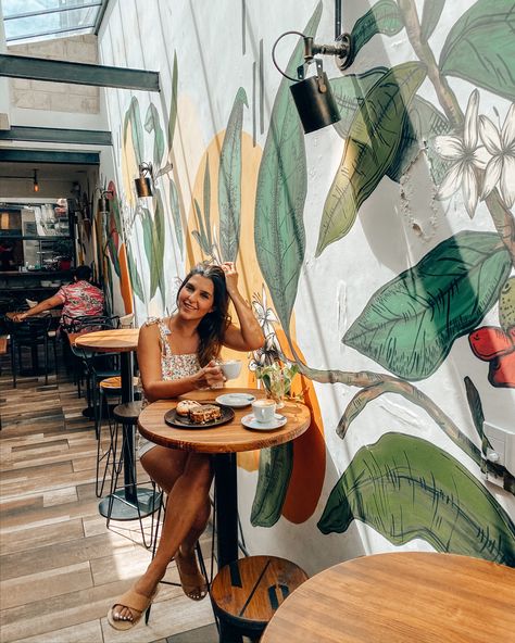 If you like good coffee, boutique restaurants and bars, and cute little stores, Palermo Soho neighborhood in Buenos Aires has you covered! Fantastic place to stay in! Coffee Boutique, Palermo Soho, Good Coffee, Best Coffee, Palermo, Soho, The Neighbourhood, Boutique, Coffee