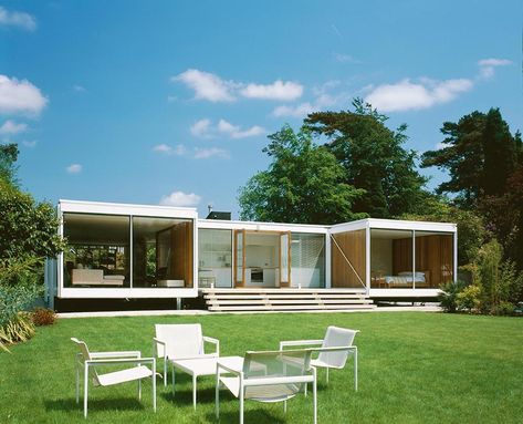 10 Mid-Century Modern Homes We Can't Stop Pinning - Camille Styles Shape House, Simple Pool, House Restoration, Top Architects, Mid Century Architecture, Container House Plans, Casa Container, Storey Homes, Architecture Design Concept