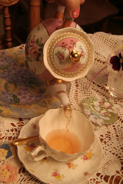 Rosebud Quilting: Victorian Tea Party Victorian Tea Sets, Victorian Tea Party, Fairy Tea Parties, Royal Castle, Tea Party Theme, Tea Rooms, Vintage Styling, Cuppa Tea, Vintage Tea Party