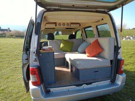 Micro Camper Berlingo, Micro Camper Van Layouts, Day Van Ideas, Micro Camper Ideas, Micro Van Conversion, Micro Camper Interior, No Build Van Conversion, Berlingo Camper Conversion, Vivaro Camper Conversion