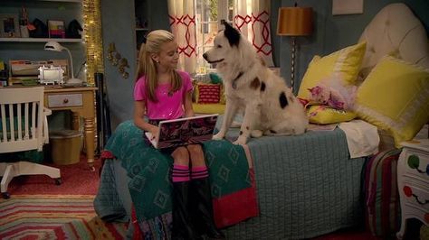 Dog with a blog Avery's room Dog With A Blog Avery, Blake Michael, Dog With A Blog, Disney Shows, Movie Room, Dream Rooms, New Wall, Disney Channel, Fit Girl