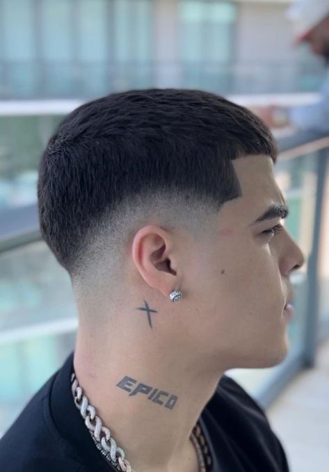 Buzzcut Haircut, Men Short Hair Fade, Faded Haircut, Hair Types Men, Crew Cut Hair, Buzz Cut Styles, Very Short Hair Men, Haircut Ideas Trendy, Crew Cut Haircut