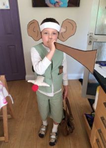 21 DIY Book week Costumes (Easy and Cheap)» Alifya's Inspirations Diy Book Week Costumes, Bfg Costume, Book Week Costumes, Treasure Island Book, Storybook Character Costumes, Book Characters Dress Up, Literacy Week, World Book Day Ideas, The Bfg