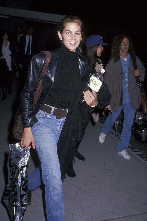 12 Epic Celeb Outfits From the '90s and '00s I Want to Copy and Paste 90s Minimalism Fashion, 2000s Celebrities, Cindy Crawford Photo, 90s Fashion Trends, Celeb Outfits, Style Année 90, Outfit 90s, 90s Outfit, Loose Fit Jeans