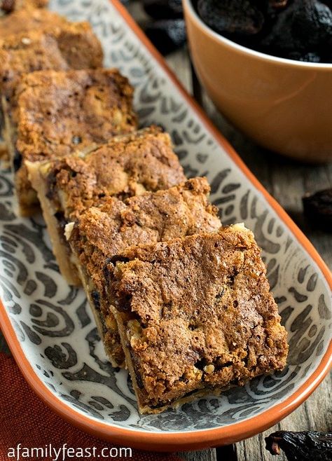 Fig Bar Cookies - A Family Feast® Fig Recipes Fresh, Figs Breakfast, Fig Bar, Bars Cookies, Fig Cookies, Crunch Bars, Cookie Dough Bars, Fig Bars, Square Recipes