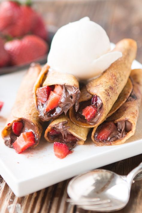 Strawberries And Chocolate, Taquitos Recipe, Gluten Free Ice Cream, Diy Easy Recipes, Nutella Recipes, Sweet Basil, Quesadillas, Cinnamon Sugar, Fajitas