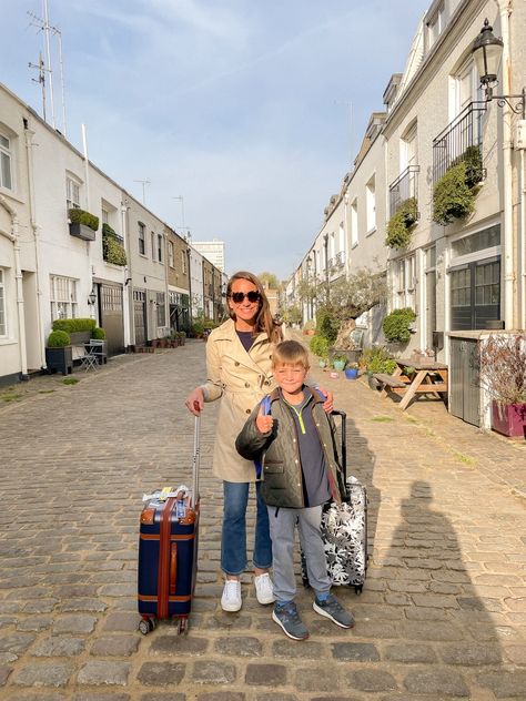 Travel Outfits For London In May, London Spring Fashion Street Style, April In London Outfits, Casual London Outfits Spring, Packing For London In April, England In May Outfits, Outfits For London In April, What To Pack For London In March, London Outfit Inspo Spring