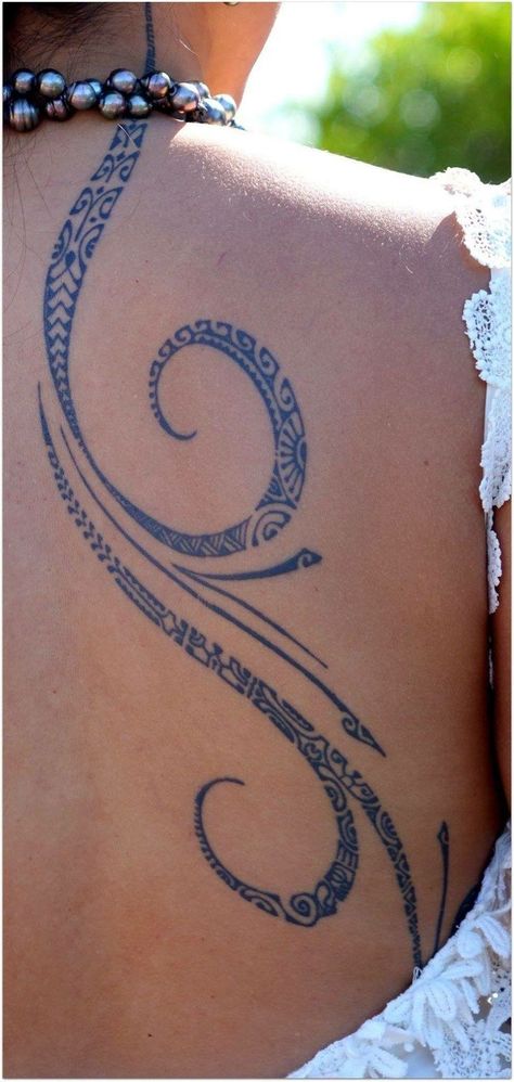 Polynesian Tattoo Back Woman, Polynesian Tattoos Women Back, Women Polynesian Tattoo, Spirals Tattoo, Polynesian Tattoo Designs For Women, Spiral Tattoo Ideas, Māori Tattoo, Maori Tattoo Frau, Tahitian Tattoo