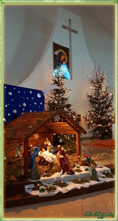 Nativity Set Decoration Ideas, Christmas Nativity Scene Diy, Nativity House, Christmas Nativity Scene Display, Christmas Crib Ideas, Nativity Scene Diy, Nativity Scene Display, Church Christmas Decorations, Christmas Tree Village