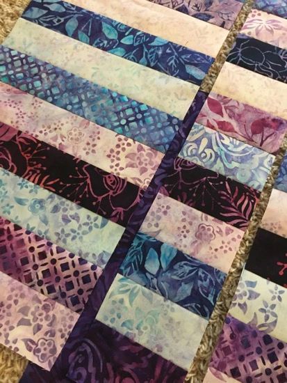 Table Runner Jelly Roll Pattern, Quick Jelly Roll Quilt Patterns, Easy Jelly Roll Quilts For Beginners, Jelly Roll Table Runner Patterns, Jellyroll Quilts Patterns Free, Jelly Roll Sewing, Jelly Roll Race Quilt, Simple Quilting, Jelly Roll Race