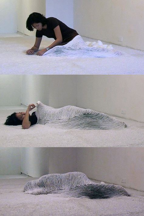 SO funny! / Bea Camacho - Enclosed - Harvard-schooled cocoon artist wrapped up in her work Bea Camacho, Arte Peculiar, Dunhuang, White Carpet, Sculpture Installation, Art Textile, Land Art, Art Plastique, Abstract Artists